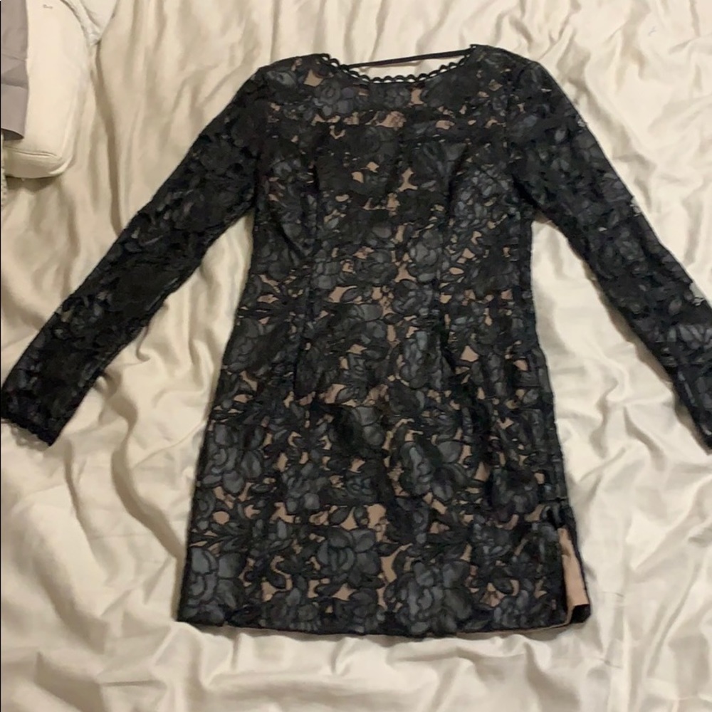 Super cute women’s black dress
